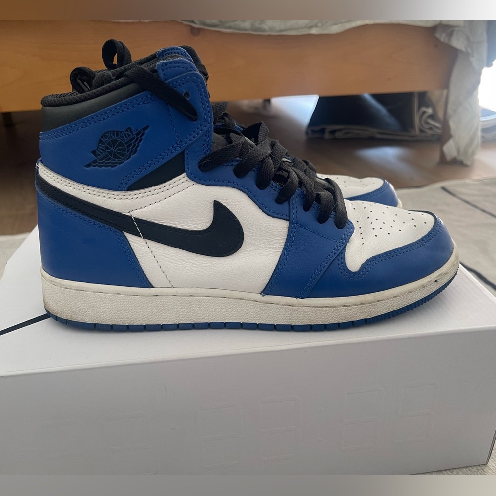 Jordan Athletic Shoes Blue and White